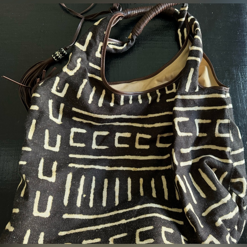 Ralph Lauren Black and Cream Printed Canvas Hobo Bag - Picture 2 of 8